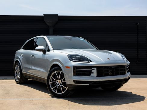 Certified 2025 Porsche Cayenne Coupe image 9