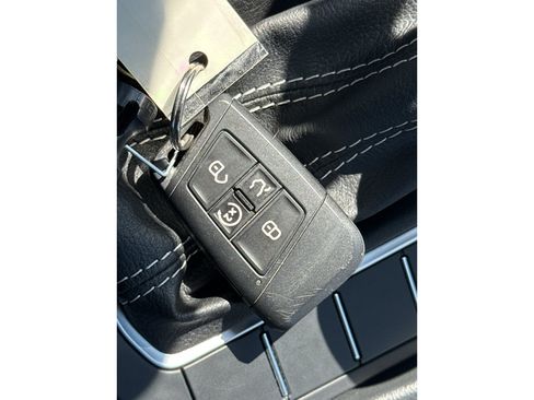 Used 2024 Volkswagen Jetta SE FWD image 34