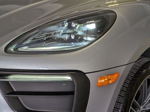 Certified 2026 Porsche Macan AWD/4WD image 13