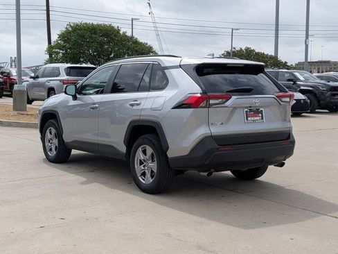 Used 2025 Toyota RAV4 XLE FWD image 9