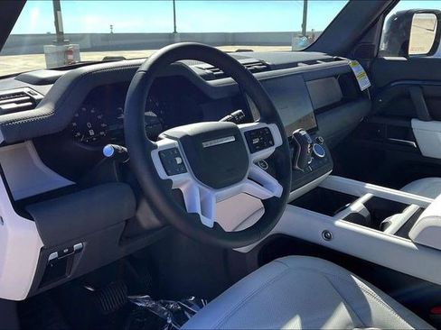 New 2026 Land Rover Defender 110 X-Dynamic SE image 7