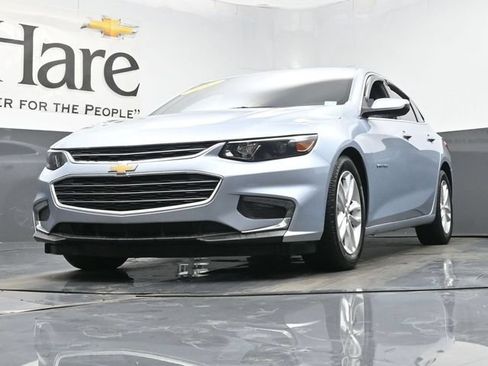 Used 2017 Chevrolet Malibu LT FWD image 4