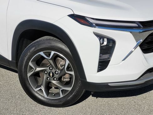 Used 2024 Chevrolet Trax LT w/ Driver Confidence Package FWD image 9
