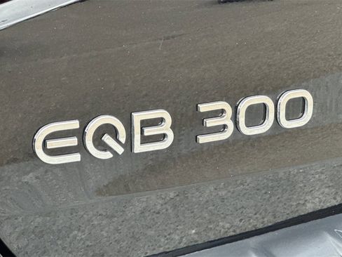 Used 2024 Mercedes-Benz EQB 300 4MATIC image 27