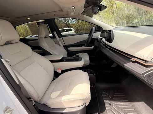 Used 2023 Nissan Ariya AWD image 39