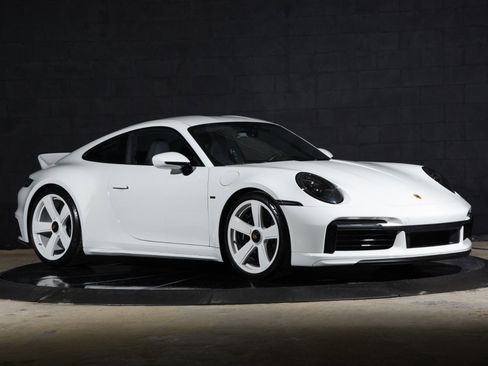 Used 2023 Porsche 911 Sport Classic RWD image 11