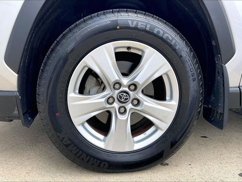 Used 2020 Toyota RAV4 XLE w/ Convenience Package AWD/4WD image 11