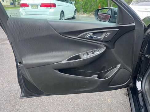 Used 2017 Chevrolet Malibu LT FWD image 12