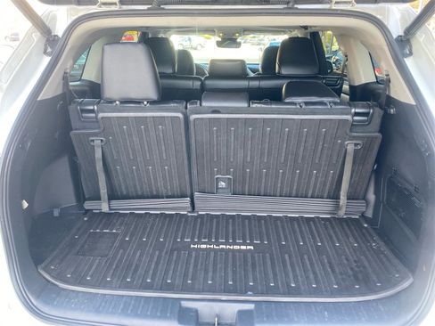 Used 2022 Toyota Highlander XLE image 30