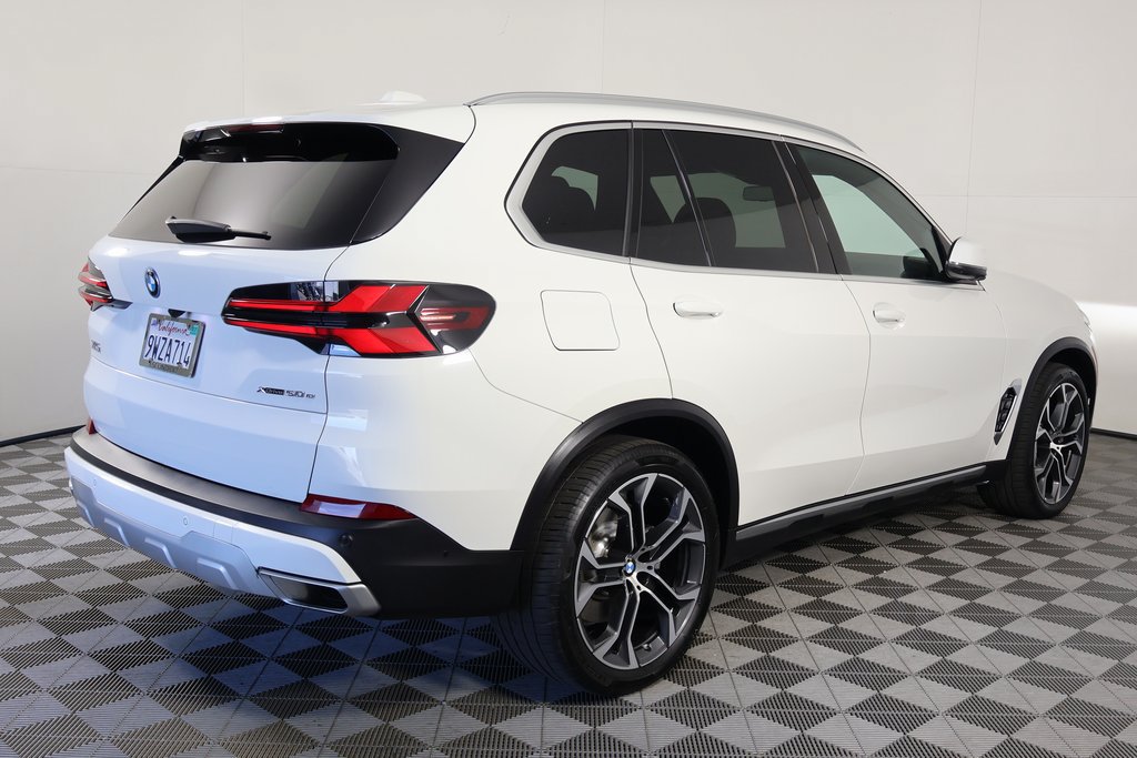 Used 2026 BMW X5 xDrive50e w/ Premium Package AWD/4WD image 4