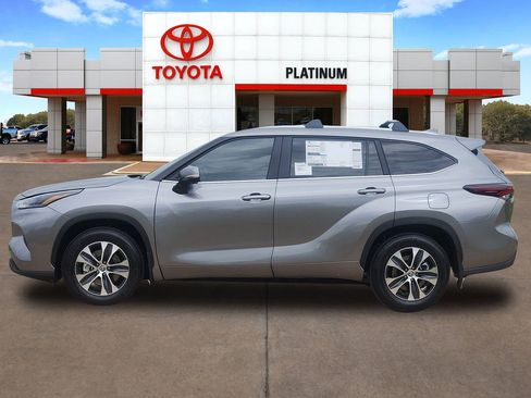 New 2026 Toyota Highlander XLE AWD/4WD image 3