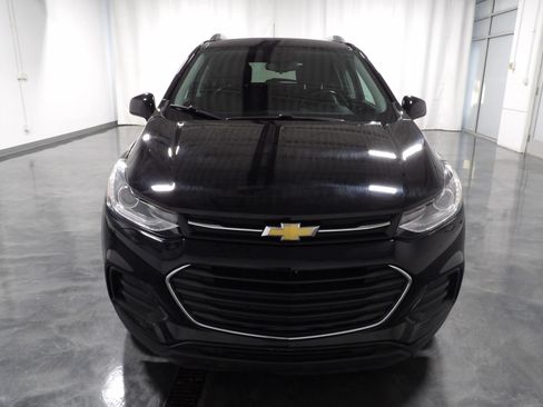 Used 2019 Chevrolet Trax LT w/ Sun & Sound Package AWD/4WD image 2