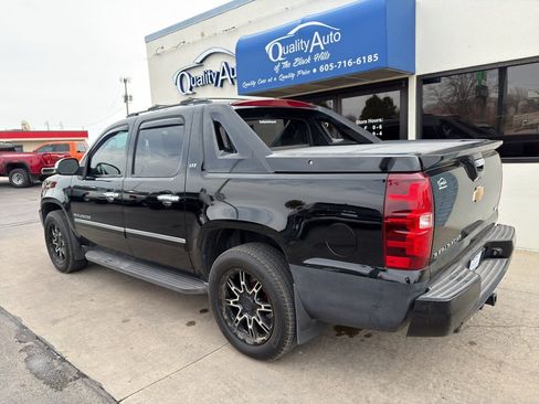 Used 2012 Chevrolet Avalanche LTZ image 7