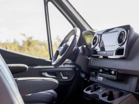 Used 2025 Mercedes-Benz Sprinter 2500 image 76