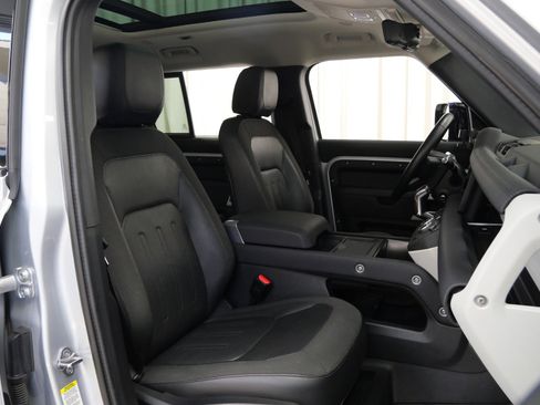 Used 2020 Land Rover Defender 110 First Edition image 22