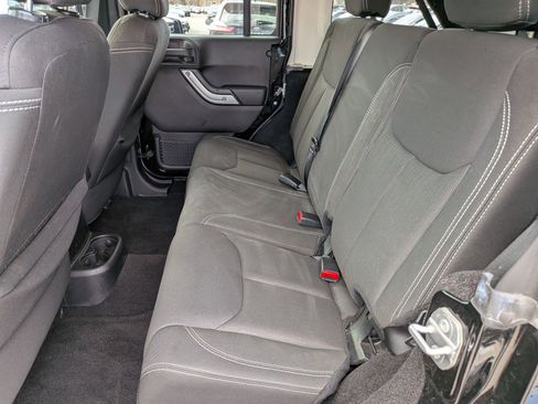 Used 2015 Jeep Wrangler Unlimited Sahara w/ Connectivity Group image 7