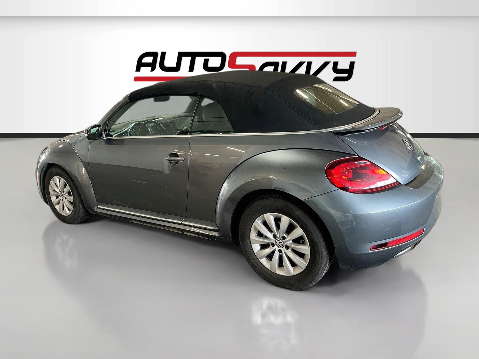 Used 2018 Volkswagen Beetle 2.0T S FWD image 4