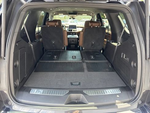 Used 2023 Chevrolet Tahoe High Country AWD/4WD image 12