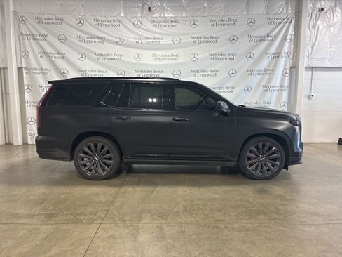 Used 2025 Cadillac Escalade V image 2