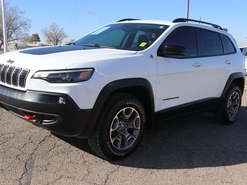 Used 2022 Jeep Cherokee Trailhawk image 3