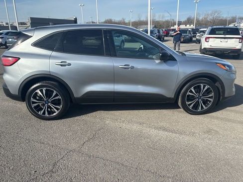 Used 2022 Ford Escape SE w/ SE Sport Appearance Package image 6