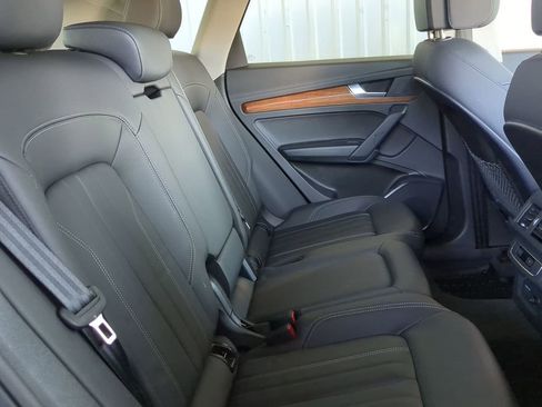 Used 2023 Audi Q5 2.0T Premium w/ Convenience Package image 7