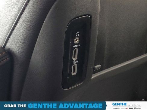 Used 2018 Chrysler Pacifica Touring-L Plus image 29