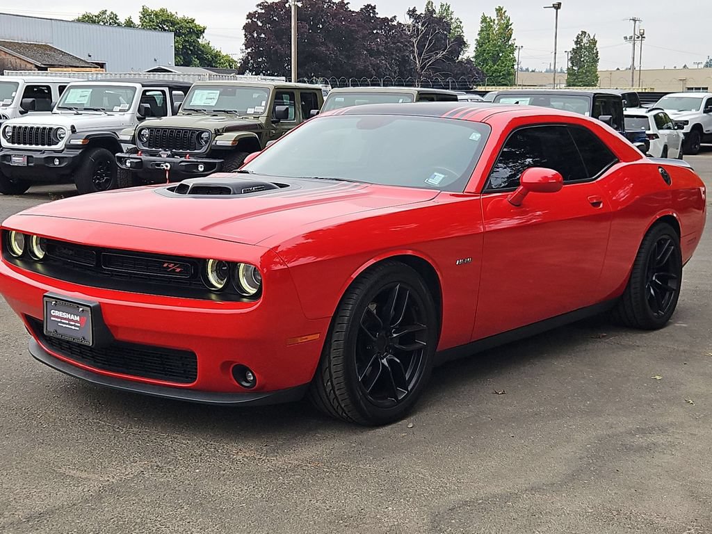 Used 2016 Dodge Challenger R/T RWD image 3