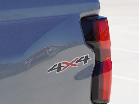 Used 2025 Chevrolet Colorado LT w/ LT Convenience Package image 5