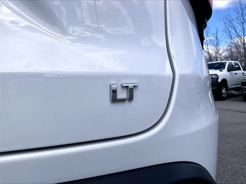 Used 2025 Chevrolet Trax LT w/ LT Convenience Package FWD image 26