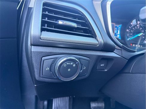 Used 2019 Ford Fusion SE FWD image 28