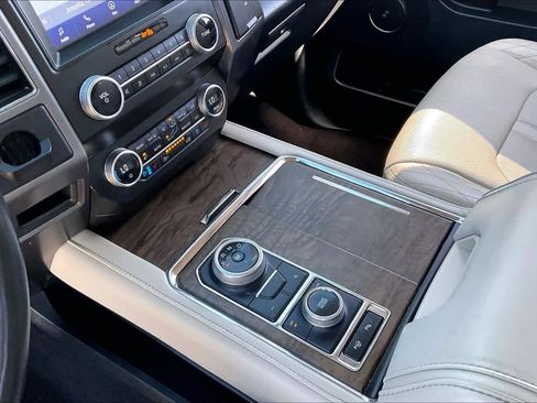 Used 2021 Ford Expedition Platinum image 17