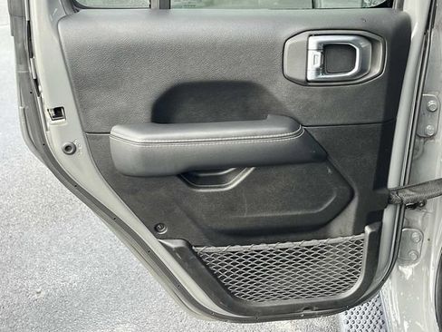 Used 2023 Jeep Wrangler Unlimited Sahara AWD/4WD image 17