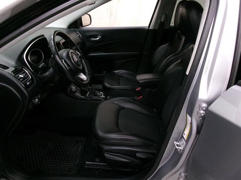 Used 2019 Jeep Compass Latitude AWD/4WD image 13