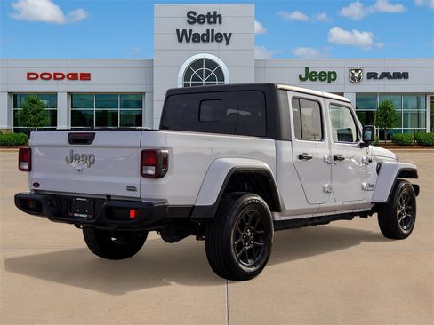 Used 2023 Jeep Gladiator Overland image 6