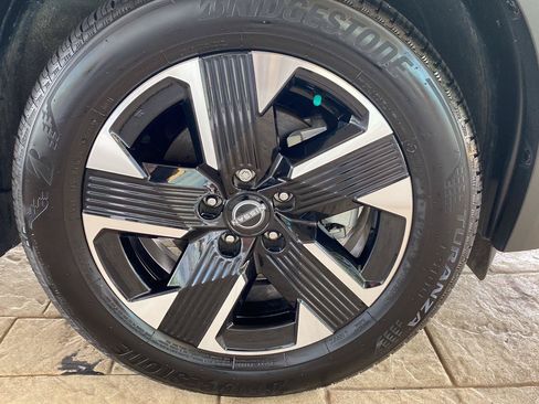 Certified 2025 Nissan Kicks SV AWD/4WD image 12