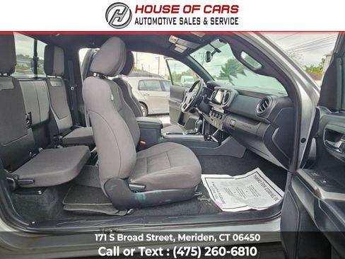 Used 2017 Toyota Tacoma TRD Sport image 43