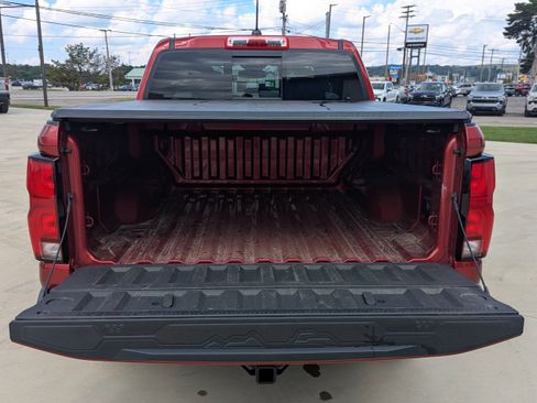 Used 2025 Chevrolet Colorado Z71 AWD/4WD image 3
