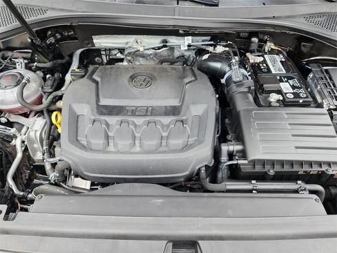 Used 2022 Volkswagen Tiguan SE image 32
