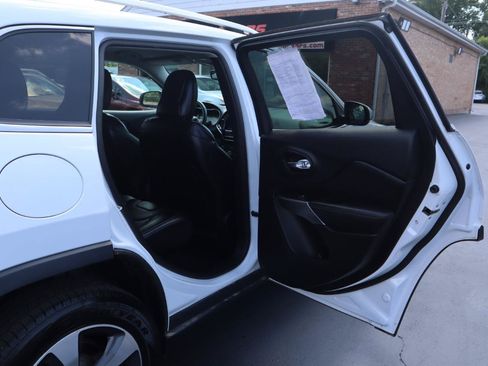 Used 2019 Jeep Cherokee Limited AWD/4WD image 13