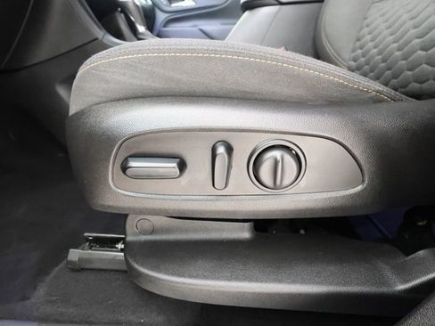 Used 2019 Chevrolet Equinox LT image 9