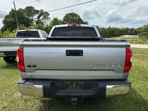 Used 2017 Toyota Tundra SR5 w/ SR5 Upgrade Package AWD/4WD image 16