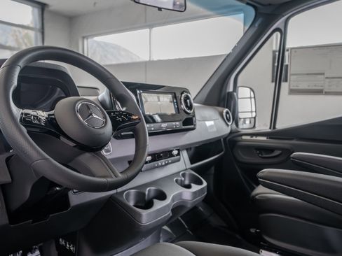 New 2025 Mercedes-Benz Sprinter 2500 image 7