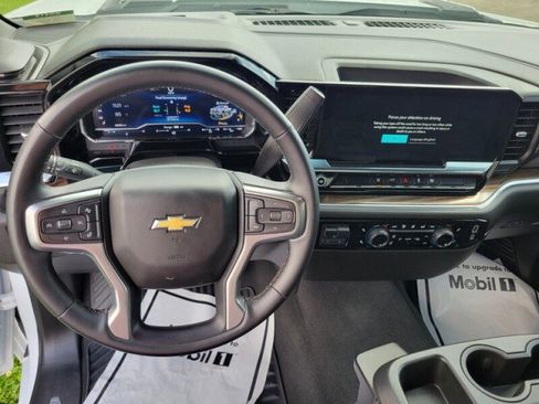 Used 2025 Chevrolet Silverado 2500 LT w/ Convenience Package AWD/4WD image 10