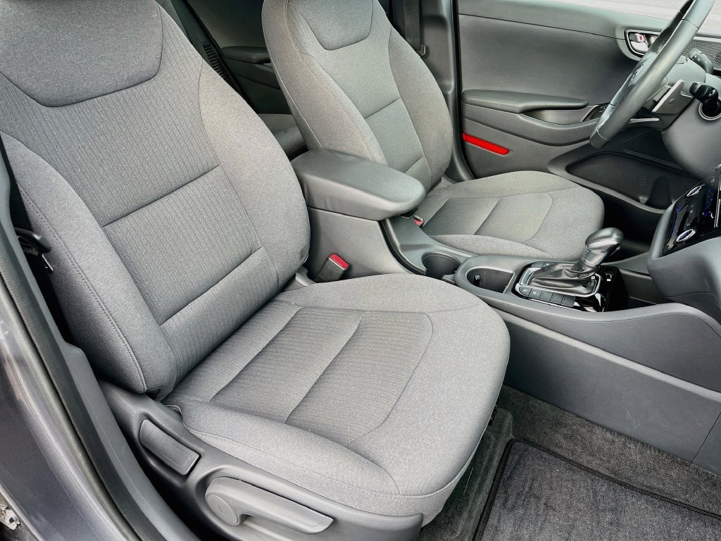 Used 2020 Hyundai Ioniq SE FWD image 26