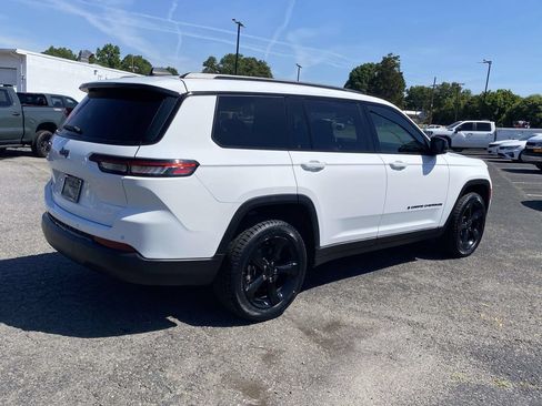 Used 2023 Jeep Grand Cherokee L Laredo RWD image 6