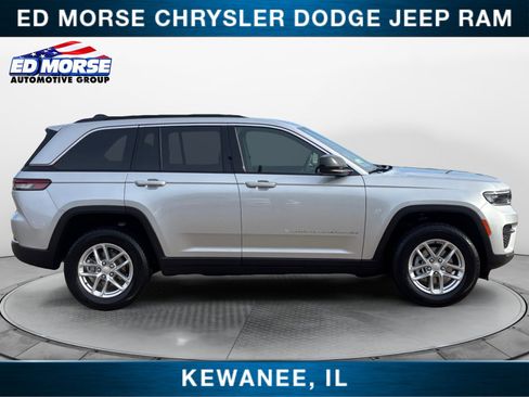 New 2026 Jeep Grand Cherokee Laredo w/ Trailer Tow Package AWD/4WD image 6