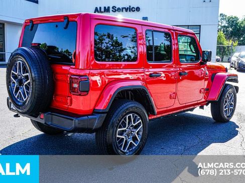 Used 2025 Jeep Wrangler Unlimited Sahara AWD/4WD image 6