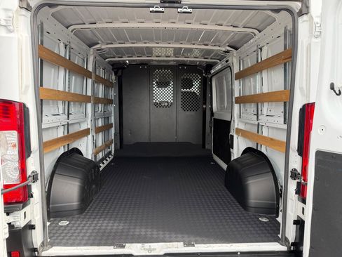 Used 2025 RAM ProMaster 2500 w/ U-Haul Equipment Group FWD image 26