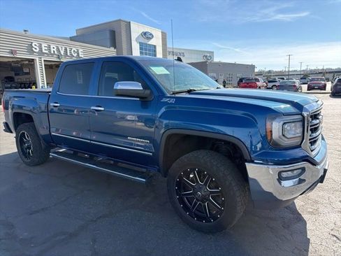 Used 2018 GMC Sierra 1500 SLT w/ SLT Premium Package image 2